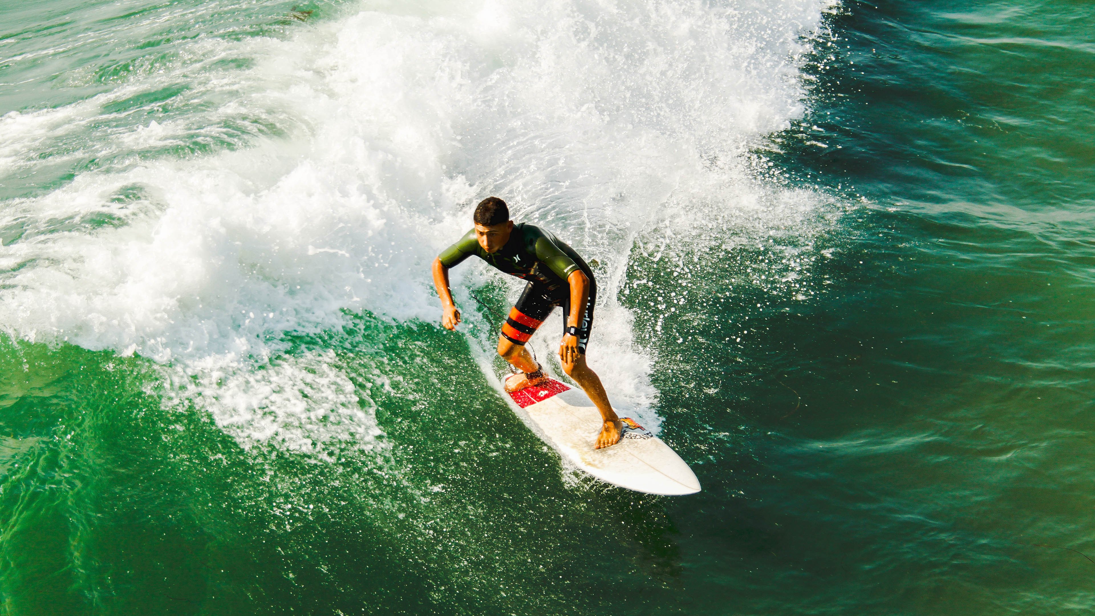 开云体育平台APP-戈贝尔关键封盖定乾坤，热火血拼广厦诠释竞技唯一性