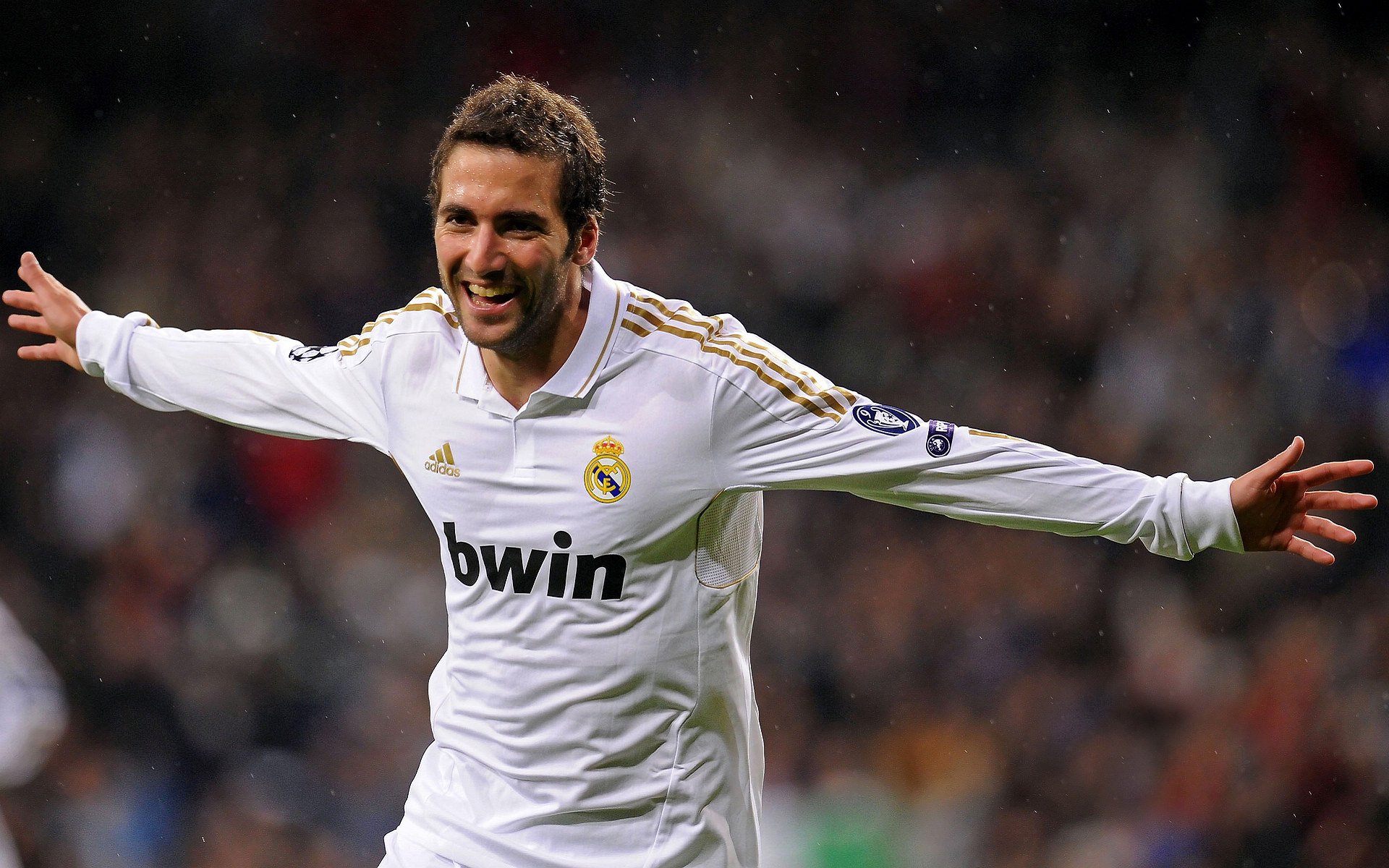 开云体育在线-欧冠淘汰赛之夜，斯通斯压力下完成爆发